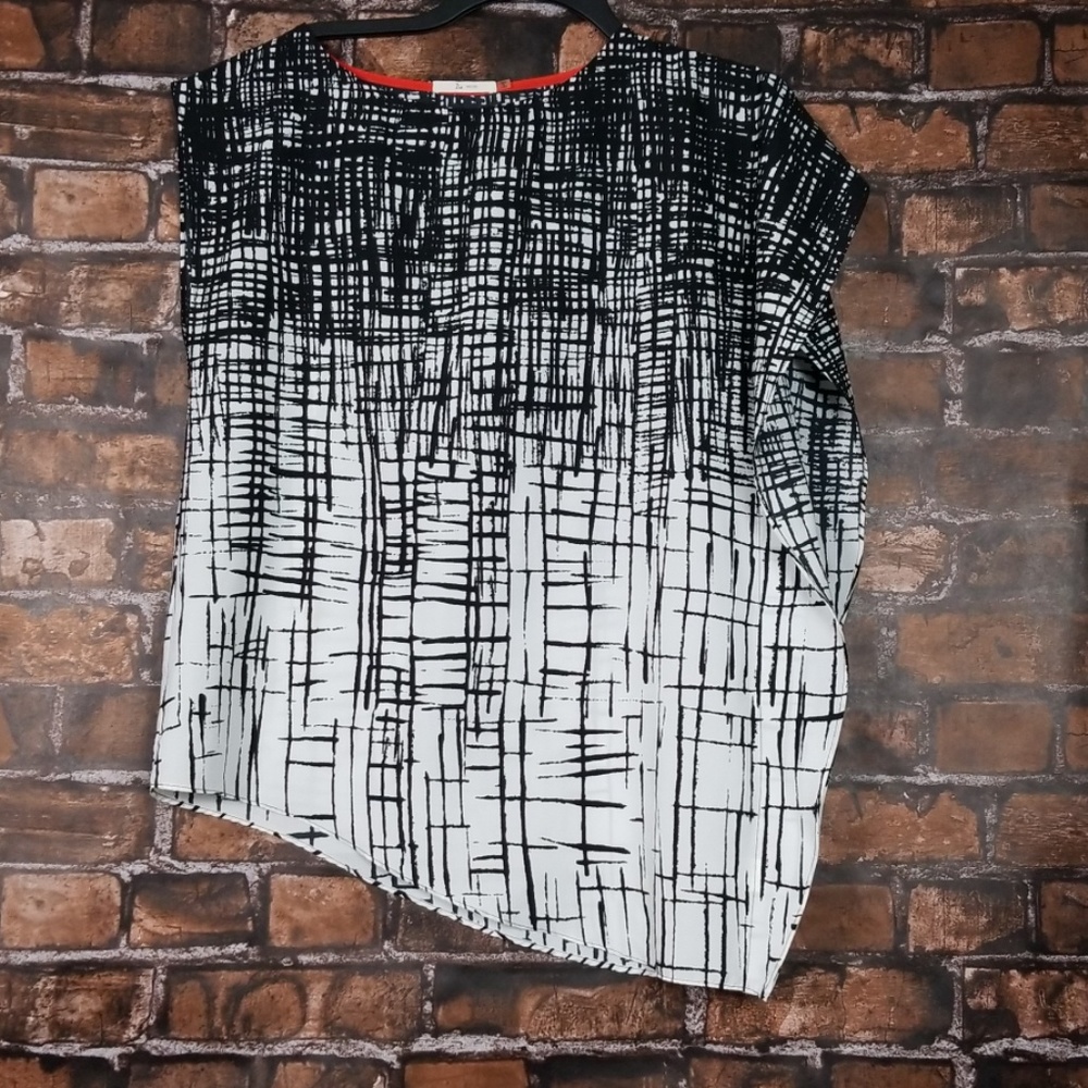 Zio New York| Abstract Side Flutter Sleeve Blouse
